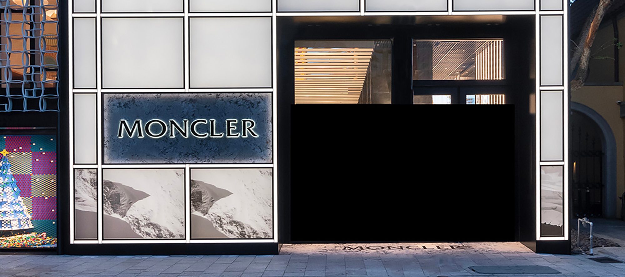 Moncler shop discount miami